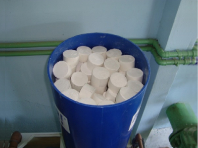 Foto 2 – Uso de sistemas dosadores simples reduzem os investimentos necessários, viabilizando o uso de Hypocal para estações de tratamento de pequeno e médio porte.