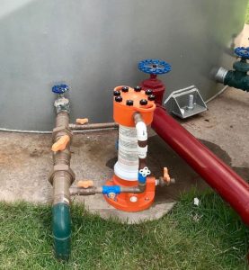 Img. 6 - Instalação na entrada de reservatório de 150 m³ tubulação vem do poço